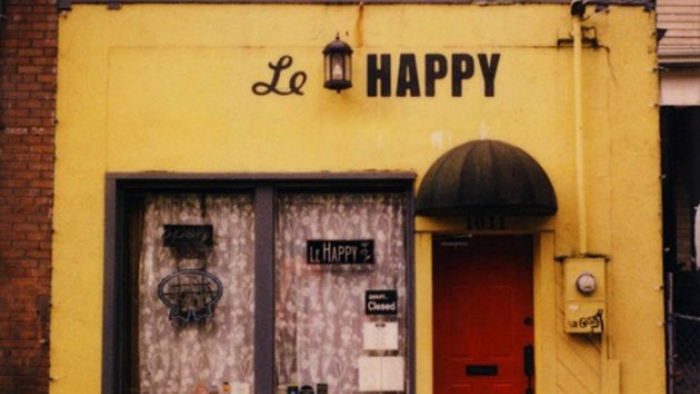 An old shop with a sign reading 'Le Happy'.